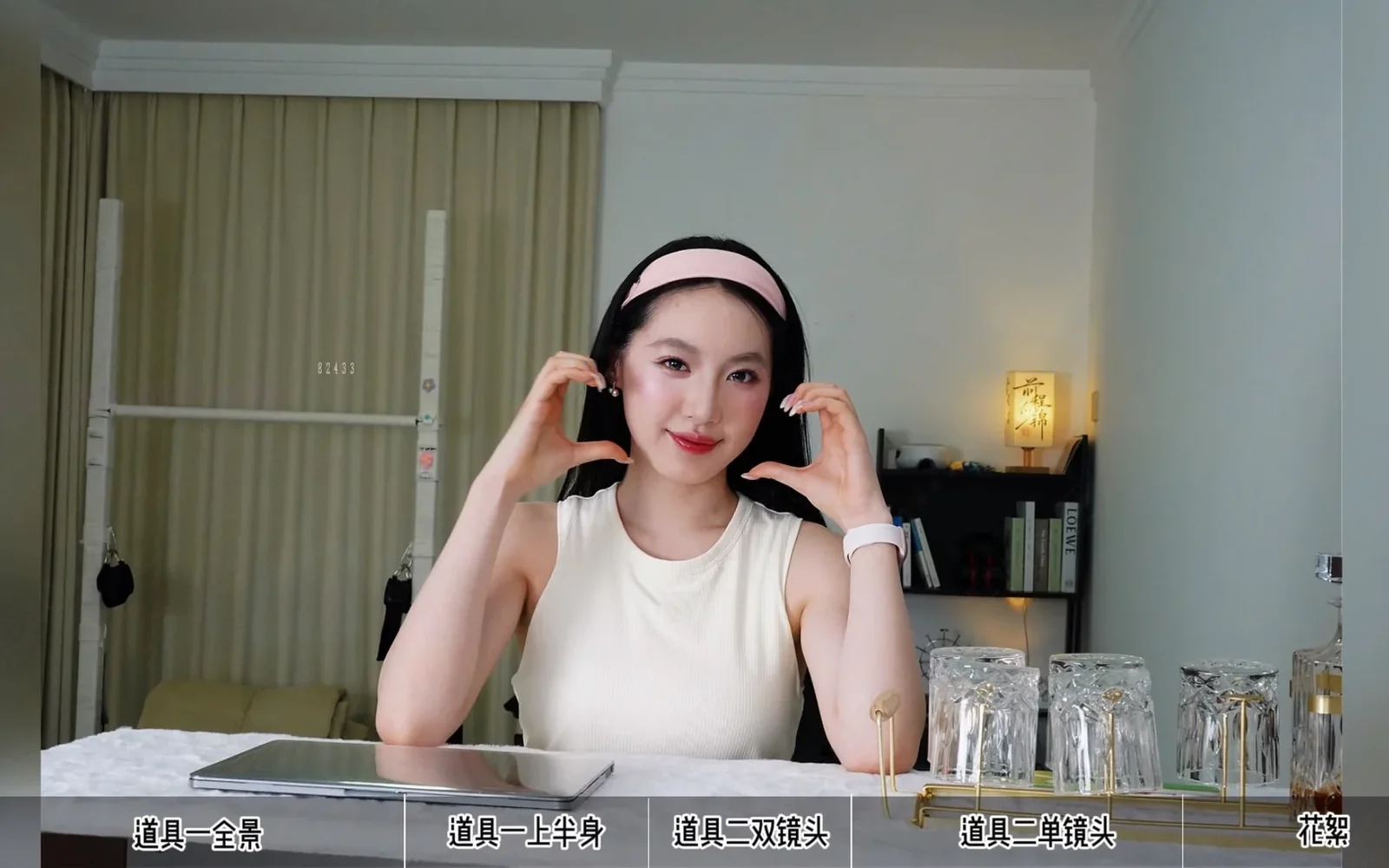 优优在阿杰快跑拍摄现场接受采访